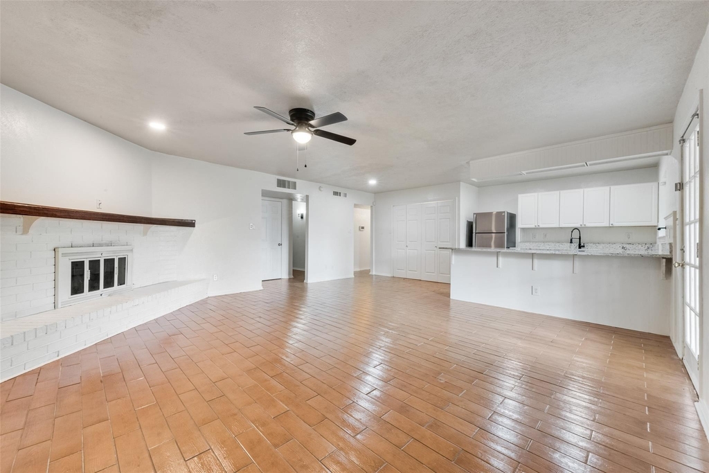 515 Forestwood Drive - Photo 3