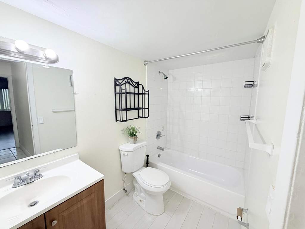 505 Nw 177th Street - Photo 1