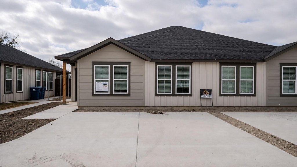 390 N Dallas Street - Photo 1