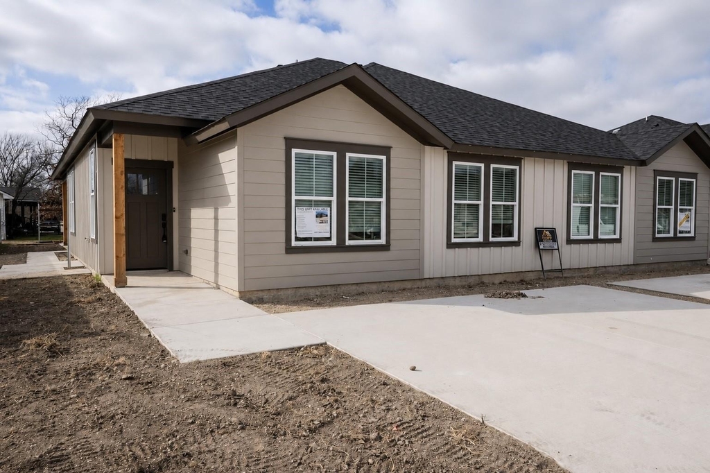 390 N Dallas Street - Photo 0