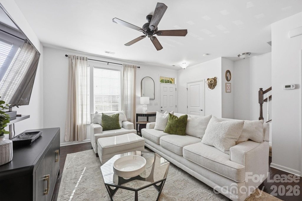 1353 Jacemans Way - Photo 2
