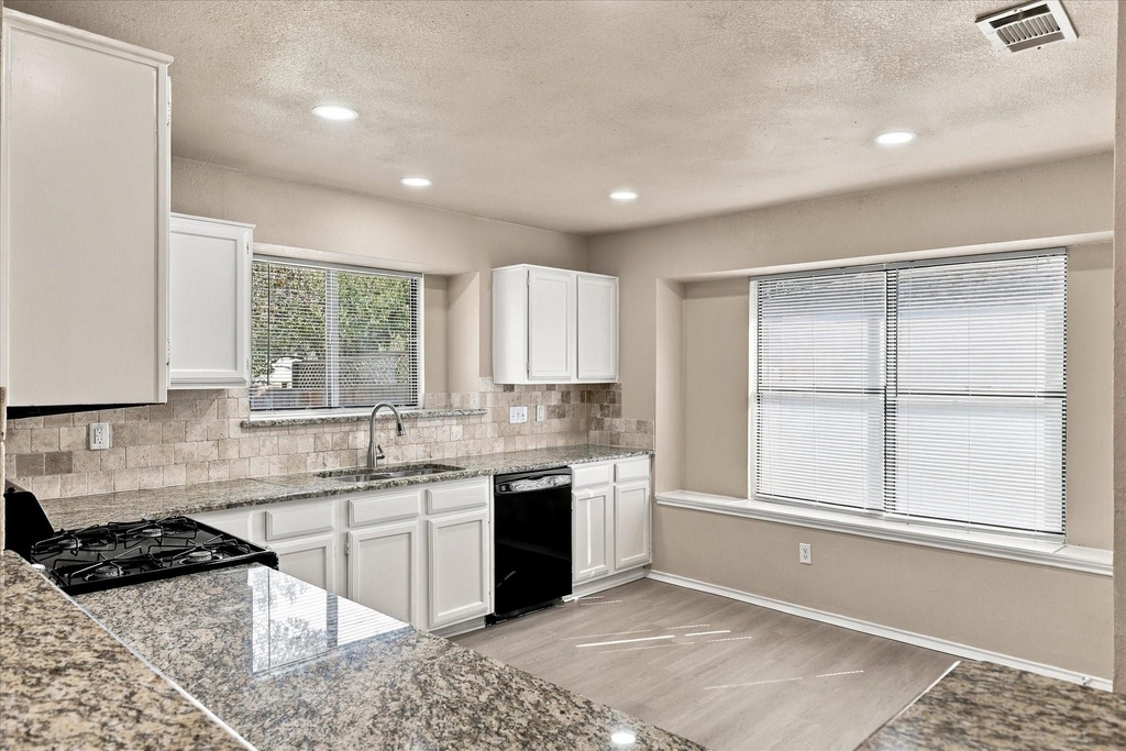 1328 Homestead Street - Photo 9