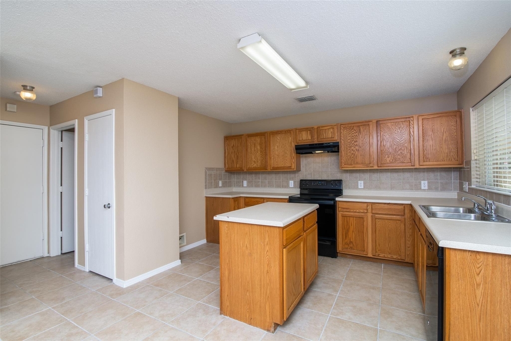 103 Bowie Street - Photo 4