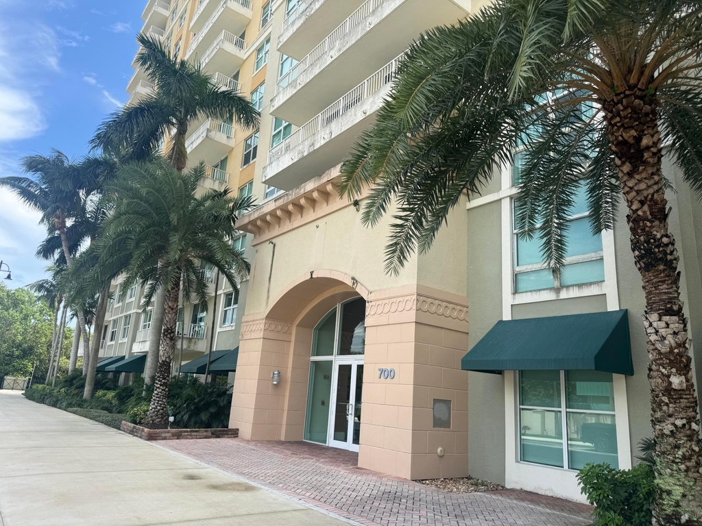 700 E Boynton Beach Boulevard - Photo 1
