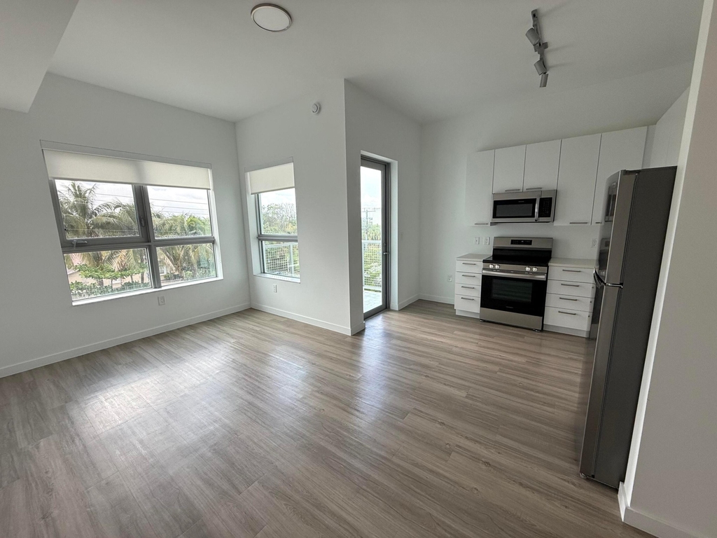 2121 Broward Avenue - Photo 4