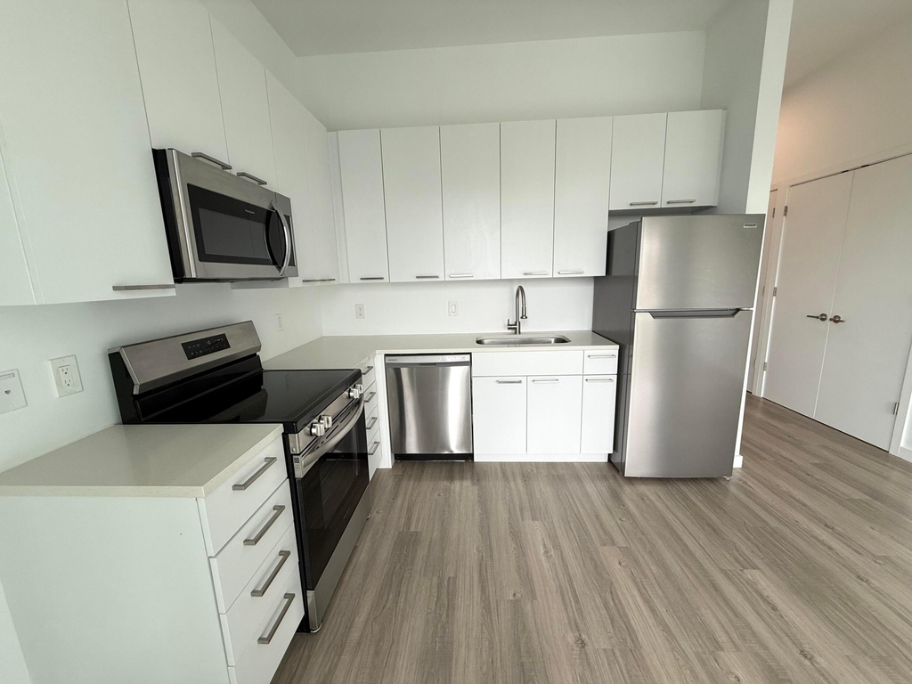 2121 Broward Avenue - Photo 1