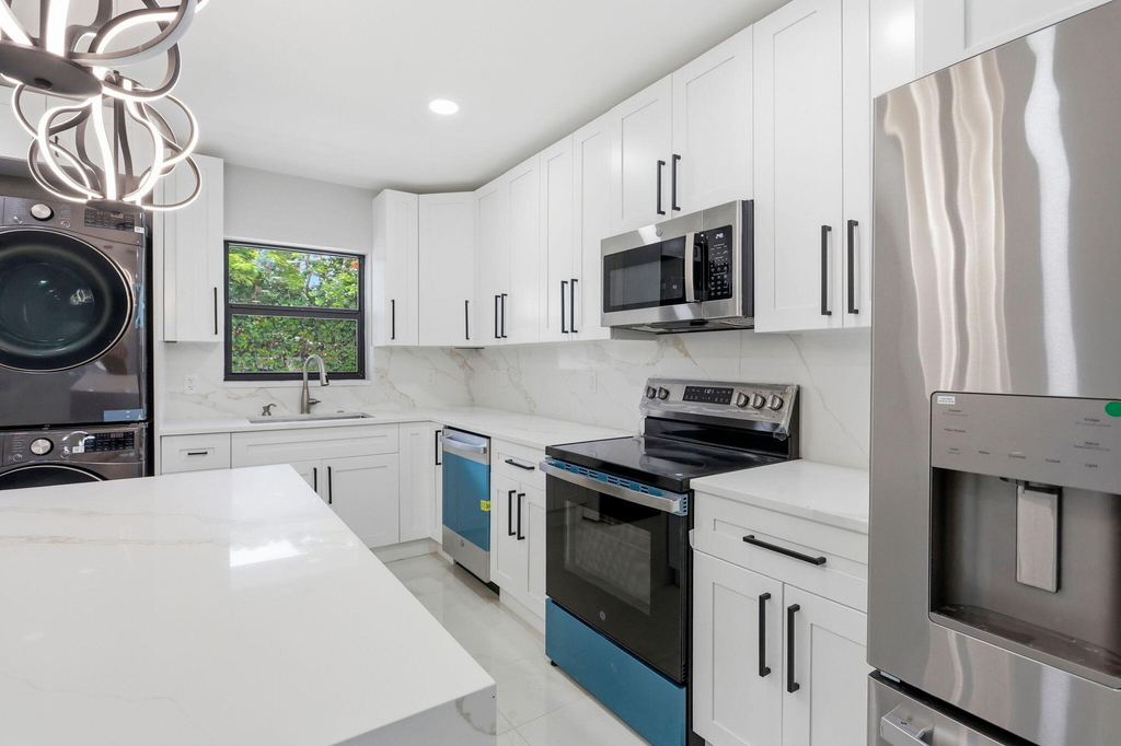 2975 Ne 2nd Avenue - Photo 0
