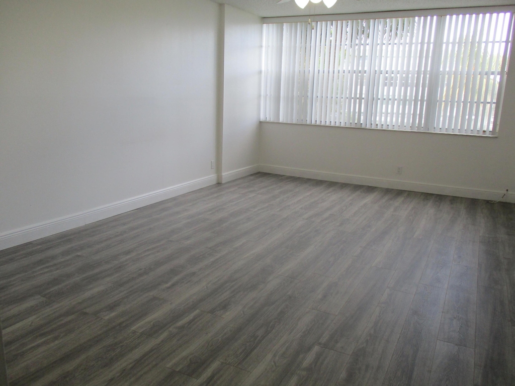 2761 Taft Street - Photo 18