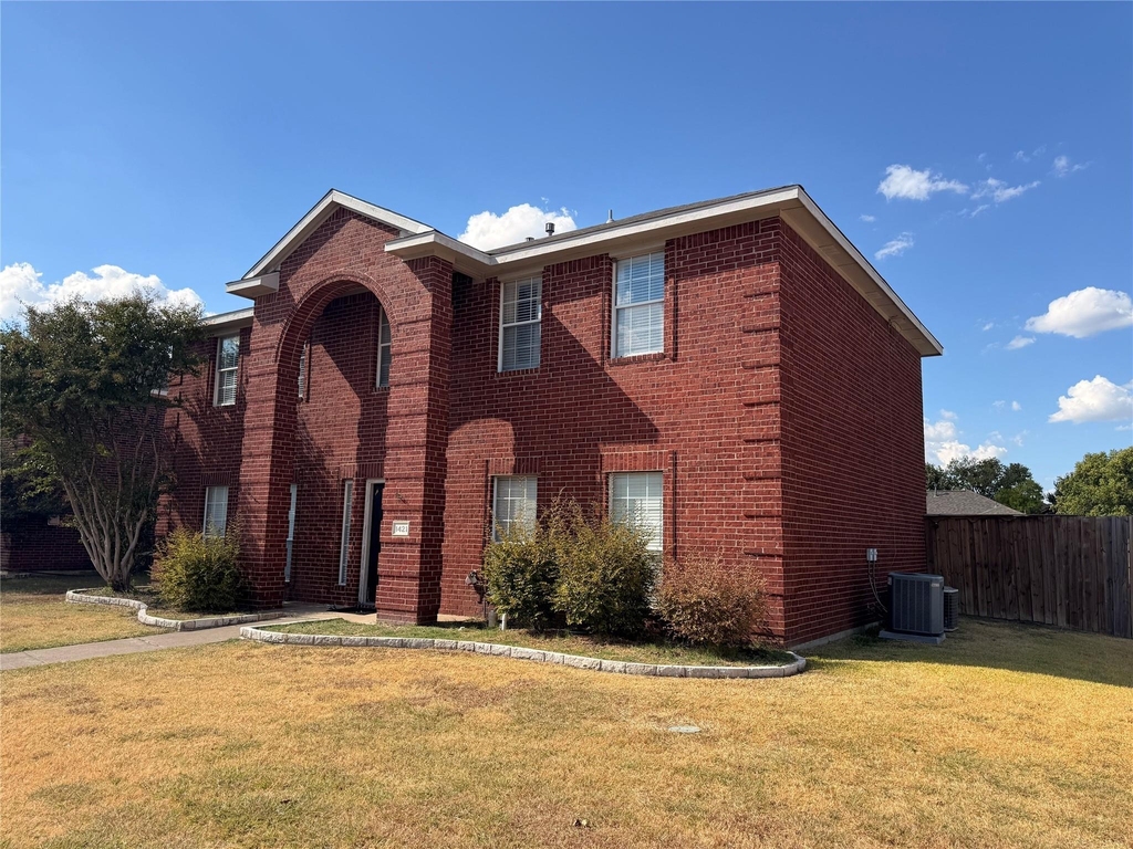 1421 Berkley Road - Photo 2