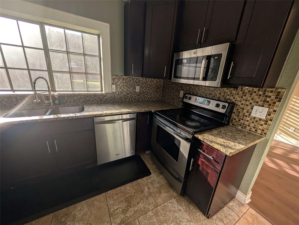 1940 Cedar Ridge Drive - Photo 12
