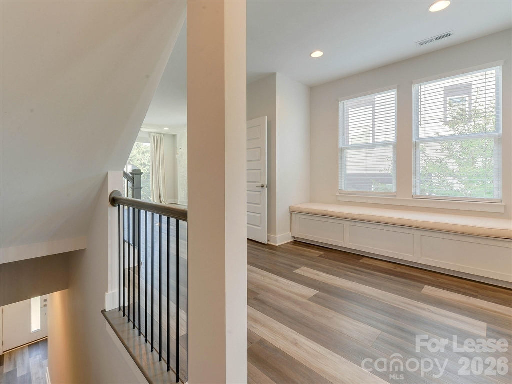 606 W End Drive - Photo 5