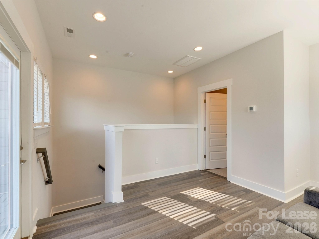 606 W End Drive - Photo 35