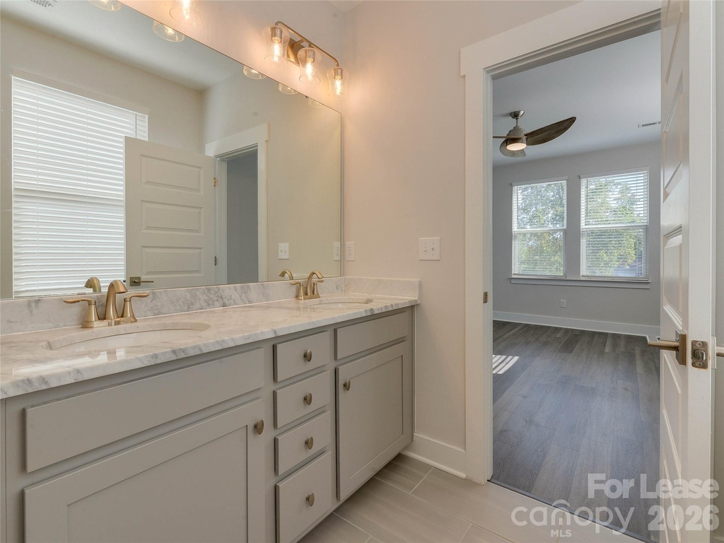 606 W End Drive - Photo 29