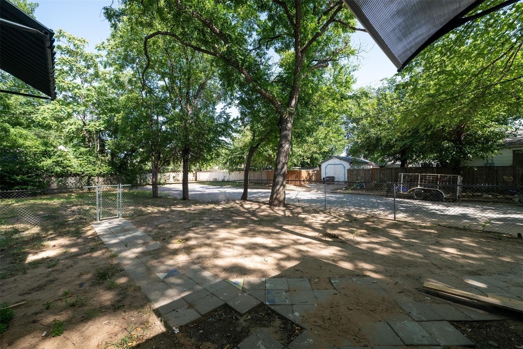 300 Emma Street - Photo 5
