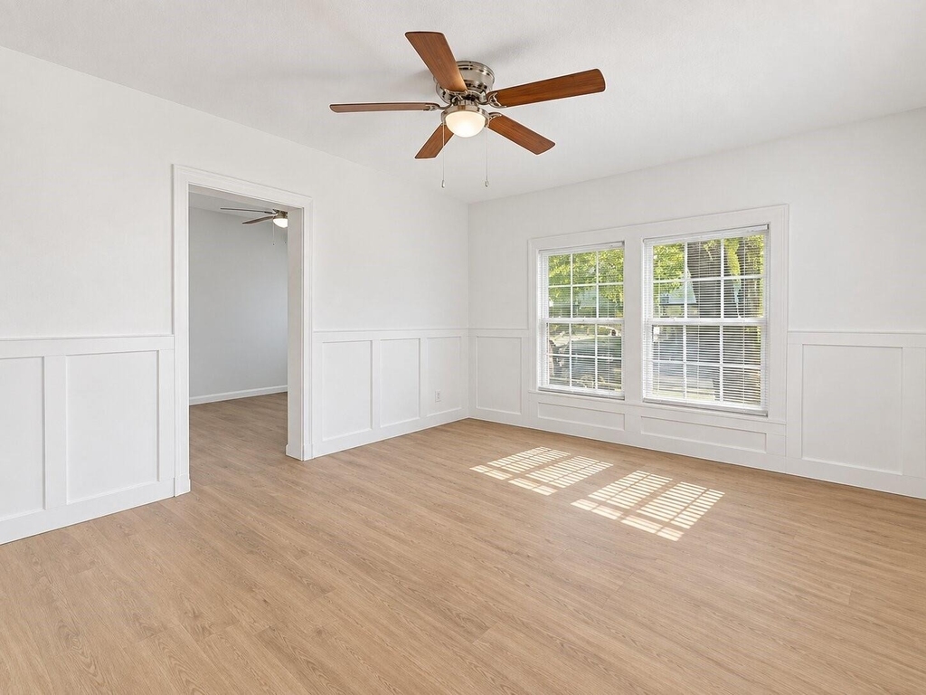 300 Emma Street - Photo 1