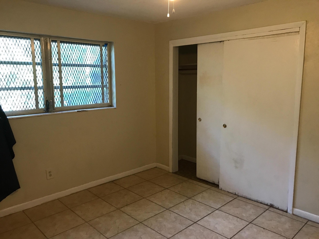 827 Nw 10th Terrace - Photo 12