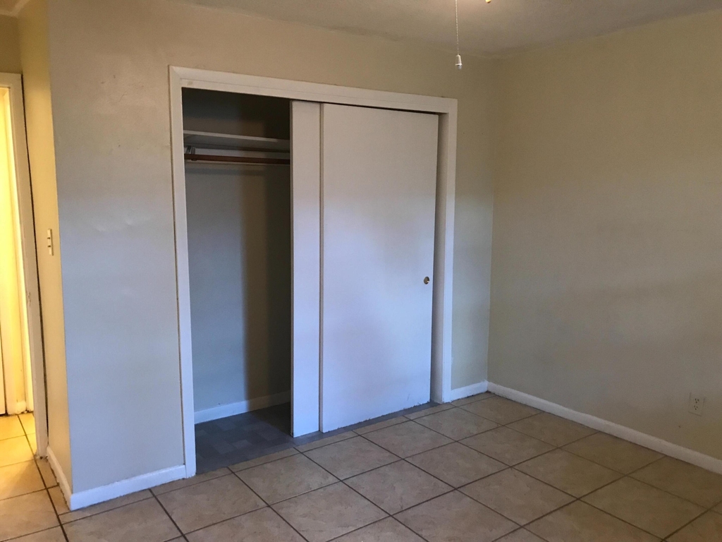 827 Nw 10th Terrace - Photo 9