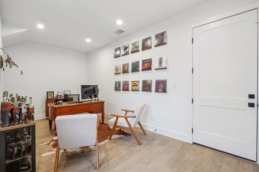 145 N Henderson Avenue - Photo 17