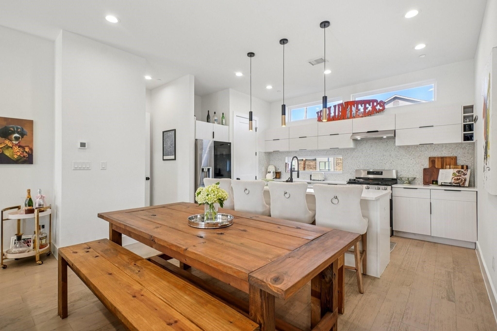 145 N Henderson Avenue - Photo 9