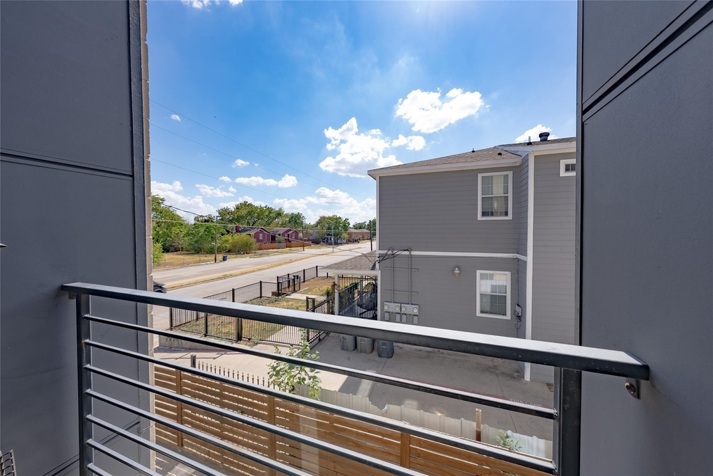 145 N Henderson Avenue - Photo 31