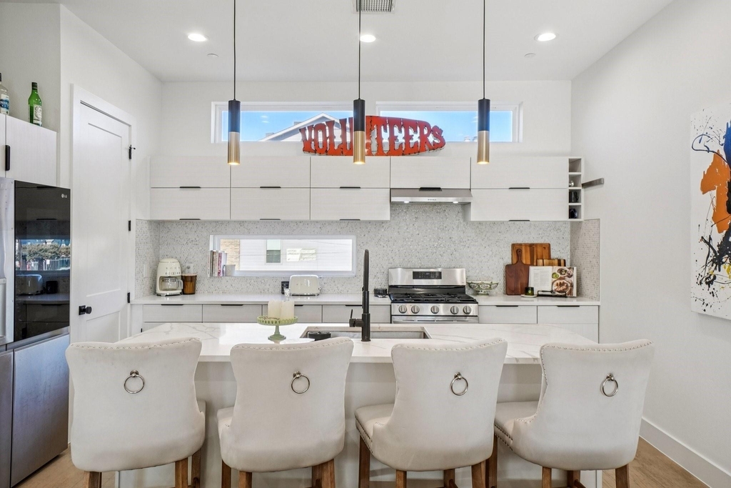 145 N Henderson Avenue - Photo 15