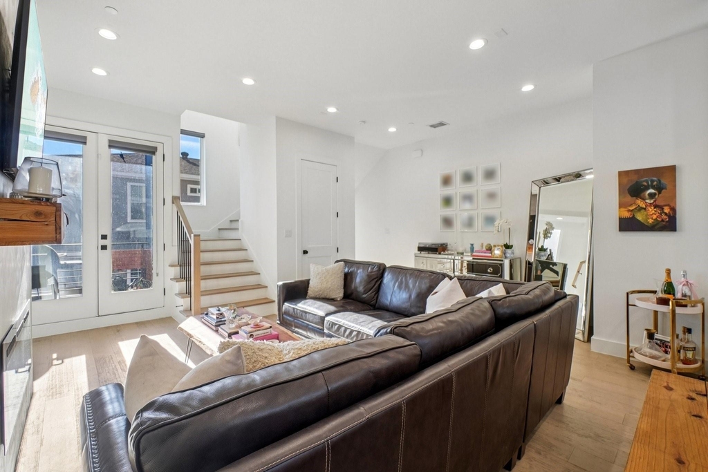 145 N Henderson Avenue - Photo 6