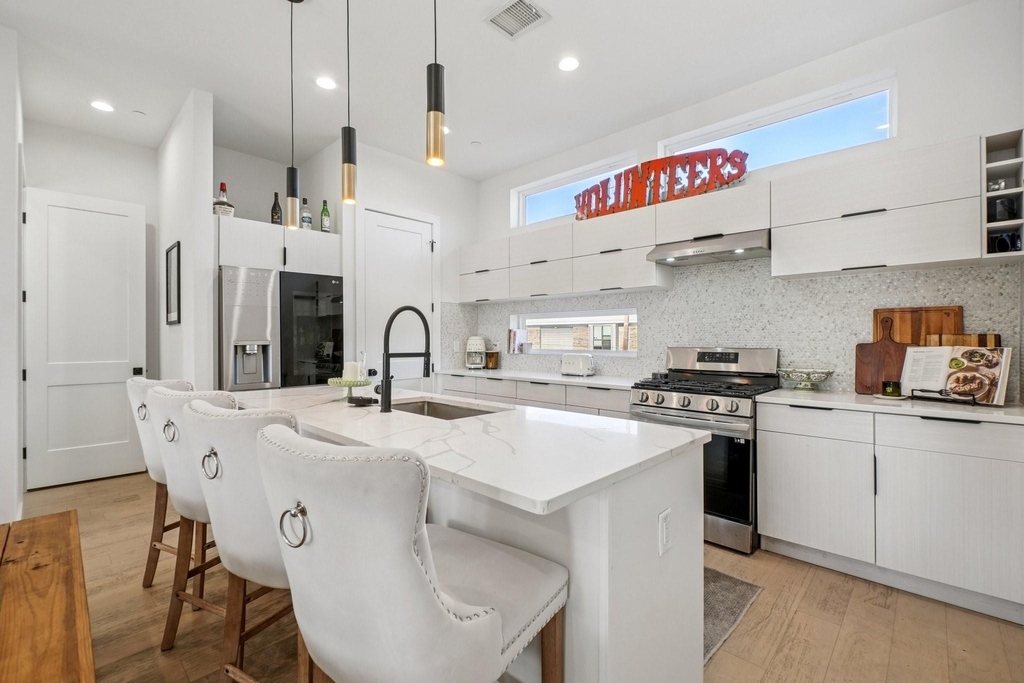 145 N Henderson Avenue - Photo 10
