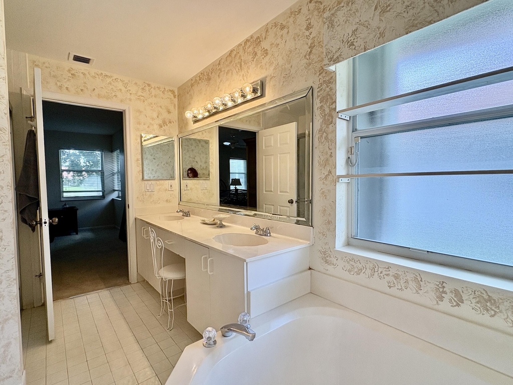 7702 Majestic Palm Drive - Photo 37