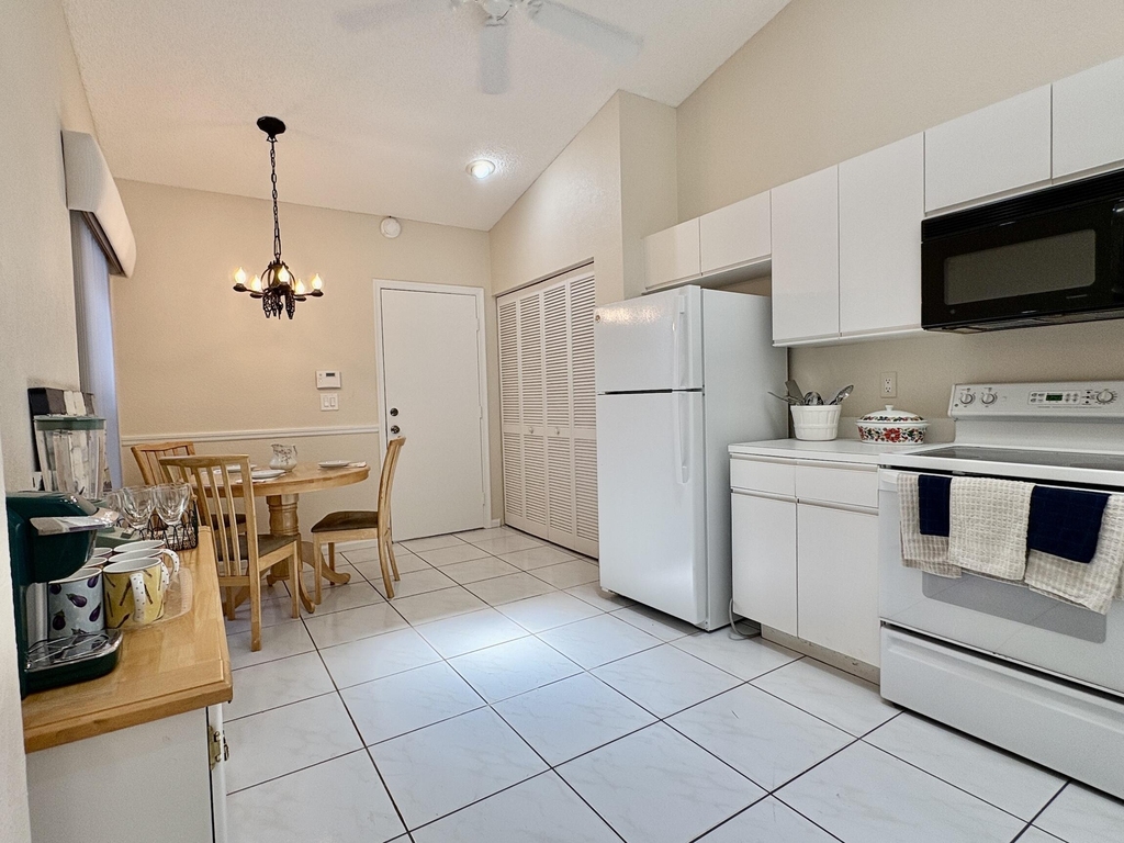 7702 Majestic Palm Drive - Photo 9