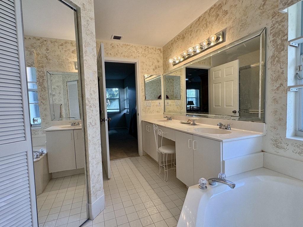 7702 Majestic Palm Drive - Photo 36