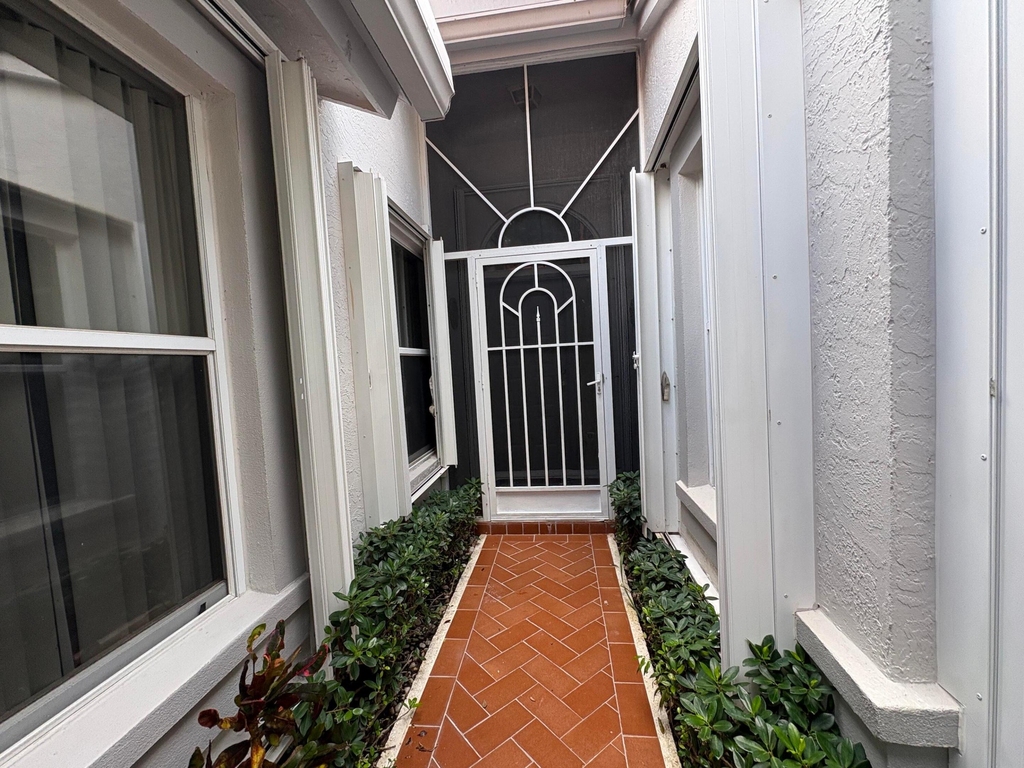 7702 Majestic Palm Drive - Photo 2