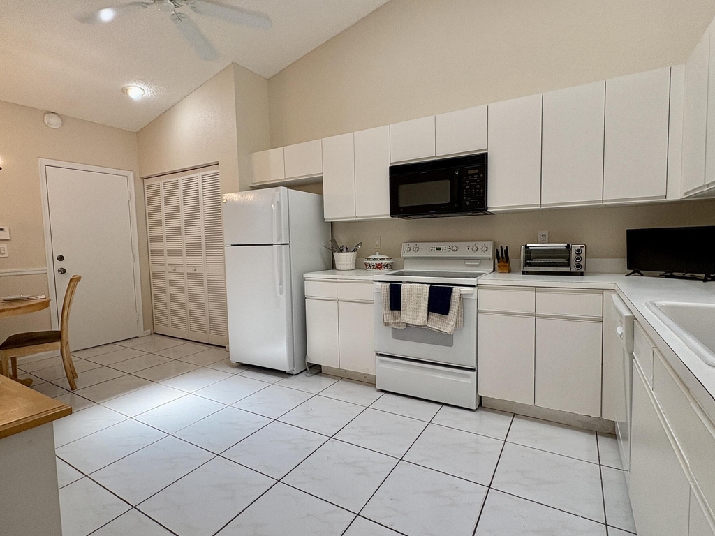 7702 Majestic Palm Drive - Photo 6