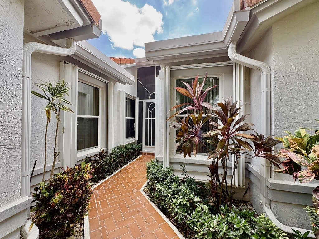 7702 Majestic Palm Drive - Photo 1