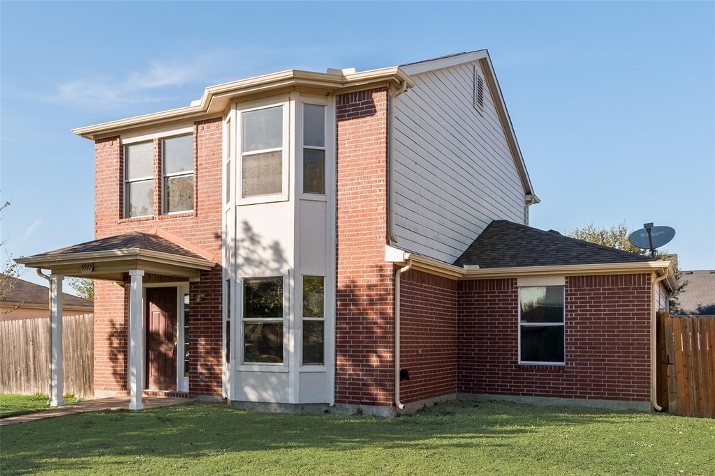 9711 Brierwyck Drive - Photo 1
