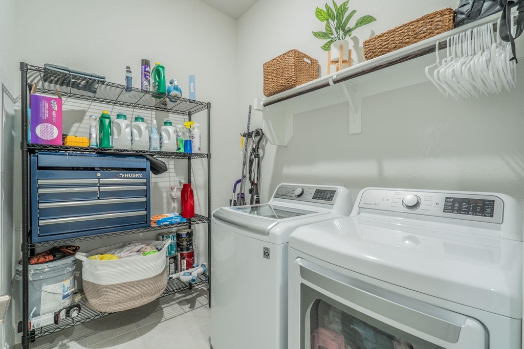 8116 Maybury - Photo 19
