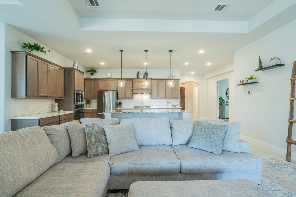 8116 Maybury - Photo 1
