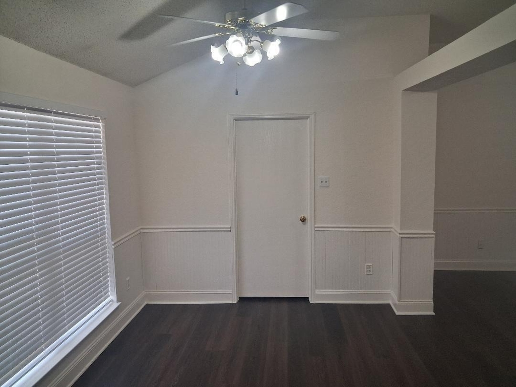 1123 Greenview Lane - Photo 9