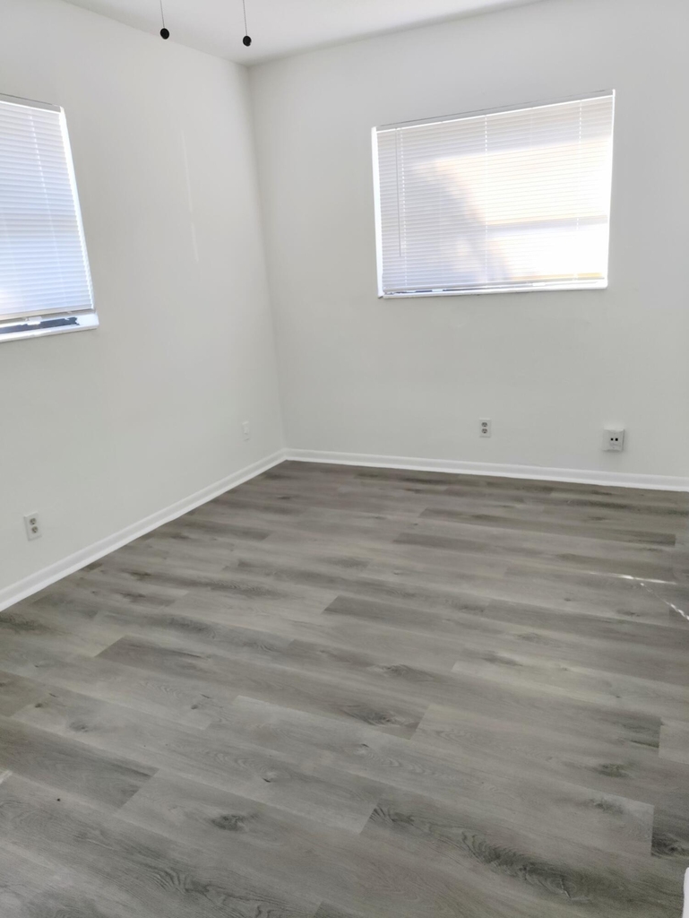 2760 N Dixie Highway - Photo 11