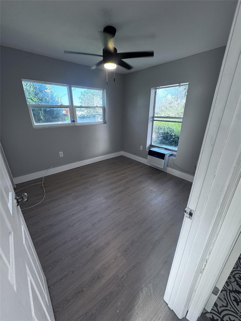 704 S Main Avenue - Photo 8