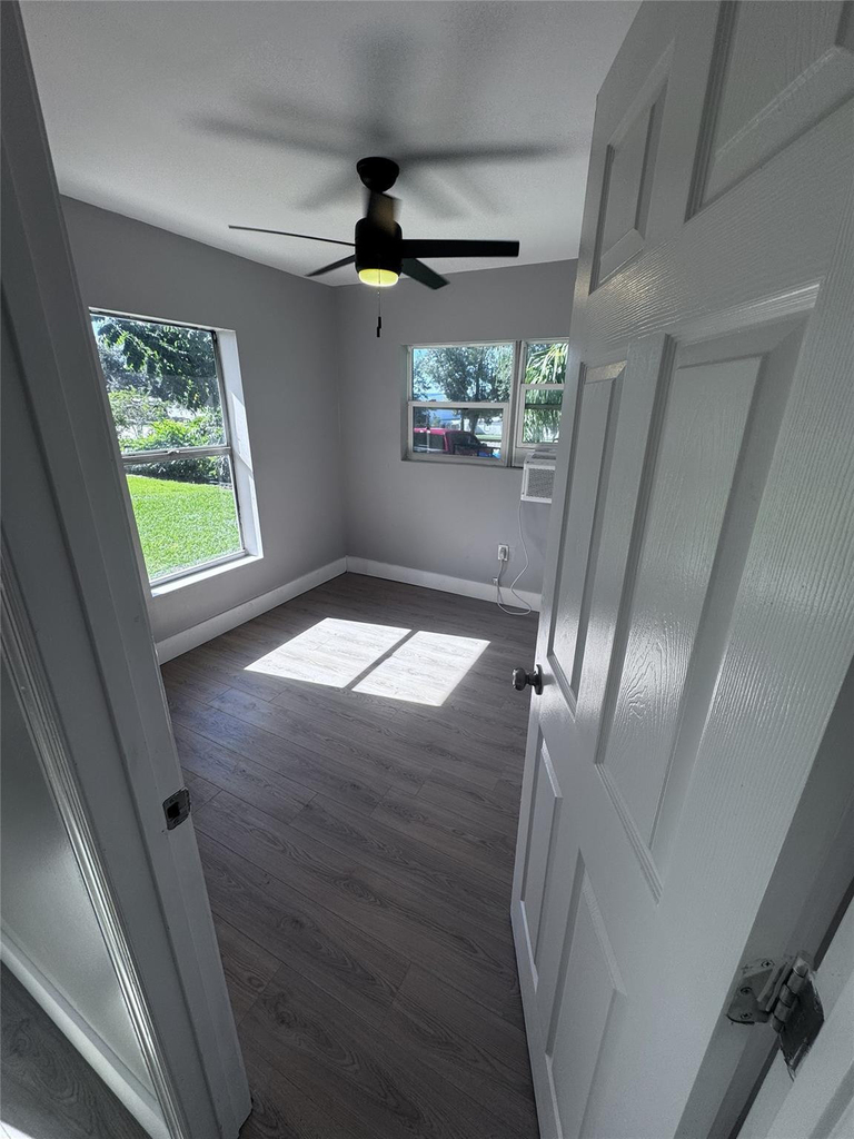 704 S Main Avenue - Photo 9
