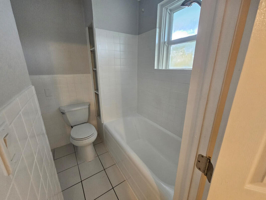 3000 Nw 5th Avenue - Photo 3