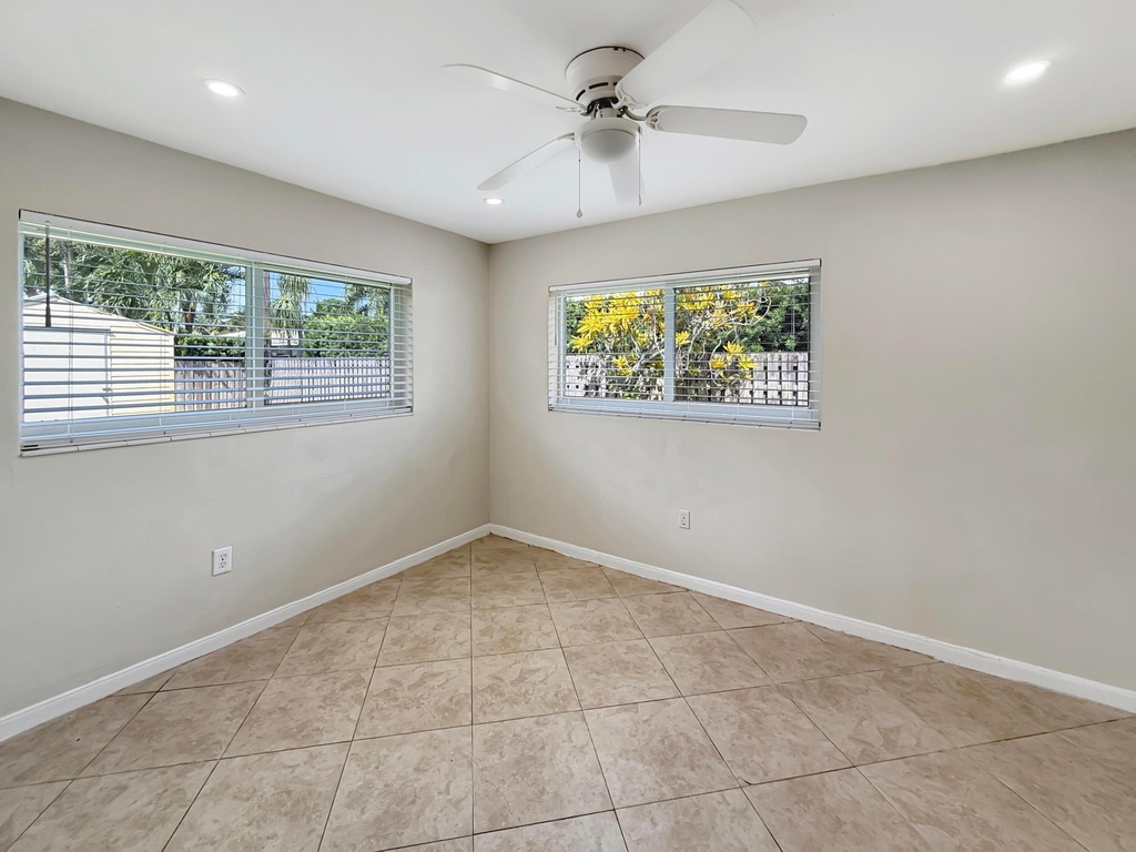 1321 Ne 46th Street - Photo 15