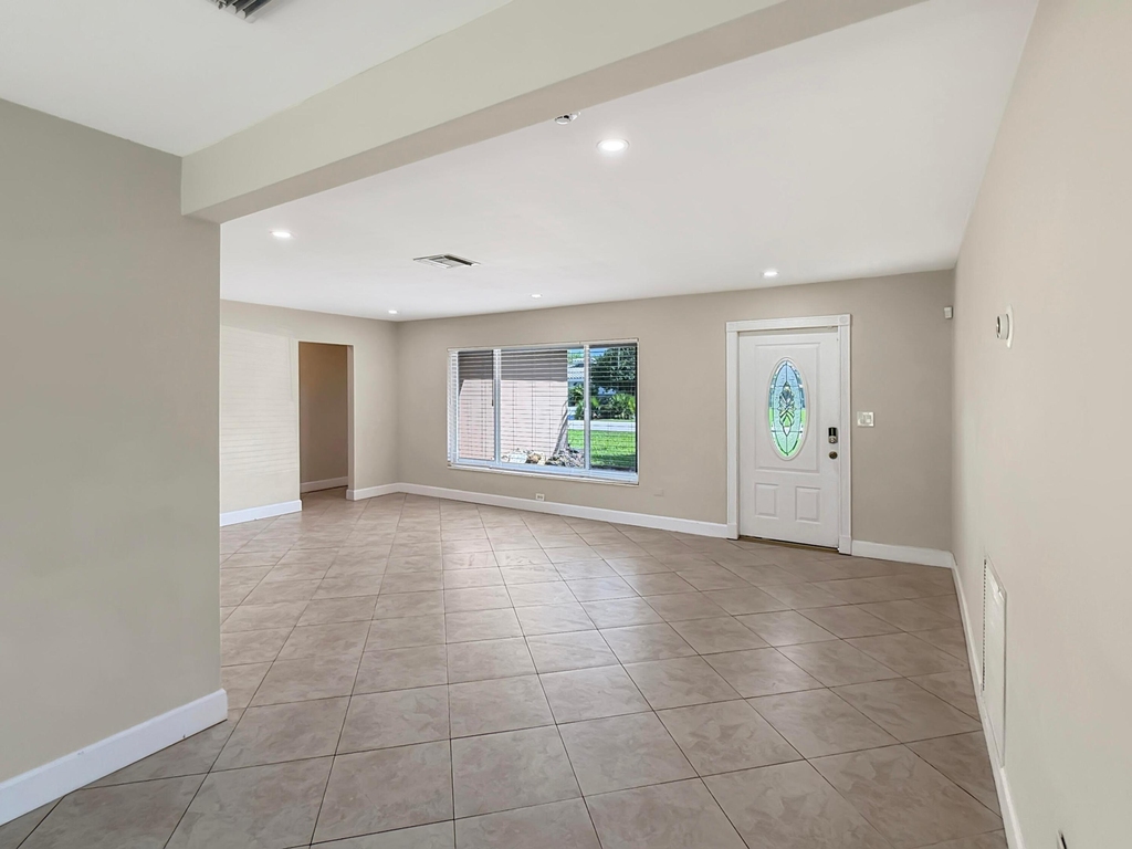 1321 Ne 46th Street - Photo 4