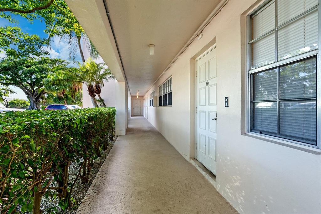 3151 S Palm Aire Drive - Photo 2