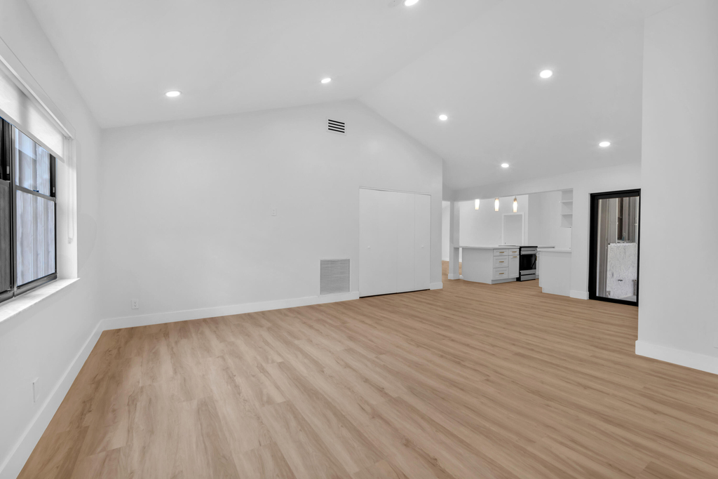 8411 Sw 57th Street - Photo 13