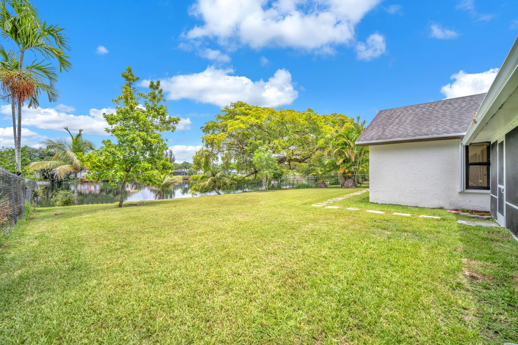 8411 Sw 57th Street - Photo 36