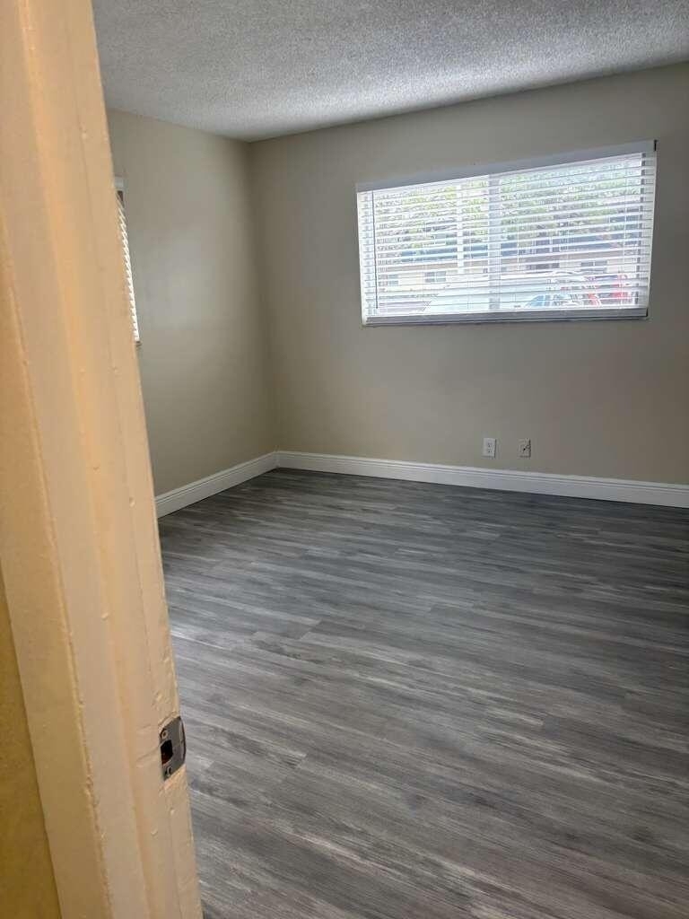 5811 Nw 17th Place - Photo 5