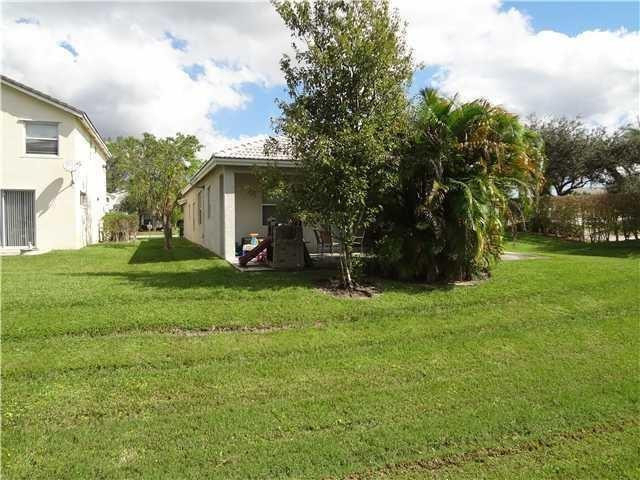 7953 Nw 70th Avenue - Photo 1