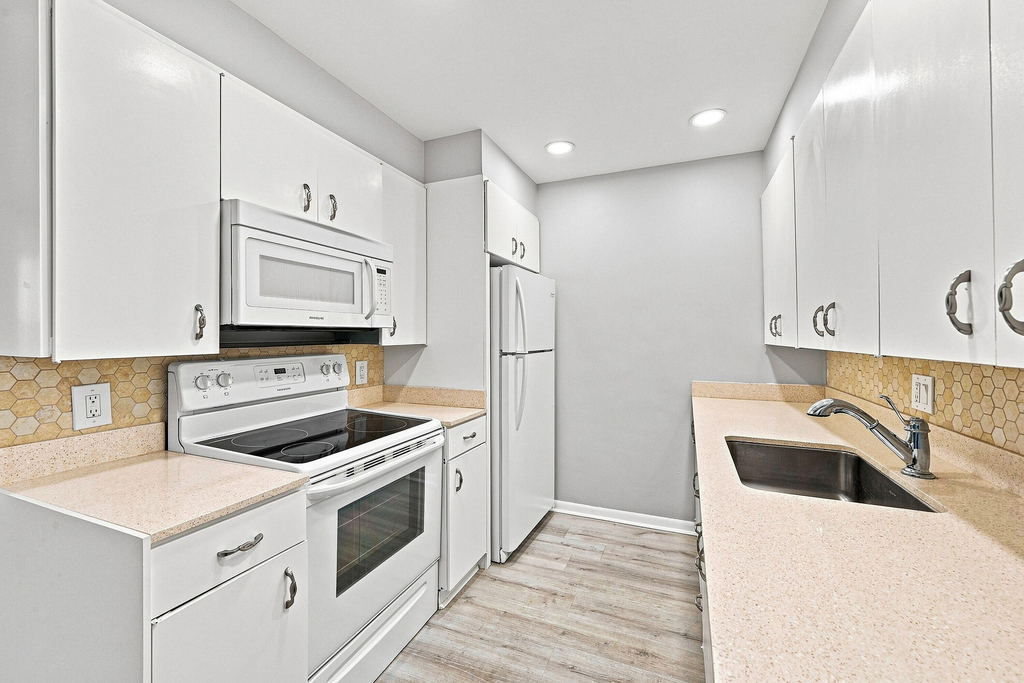 2404 Antigua Circle - Photo 1