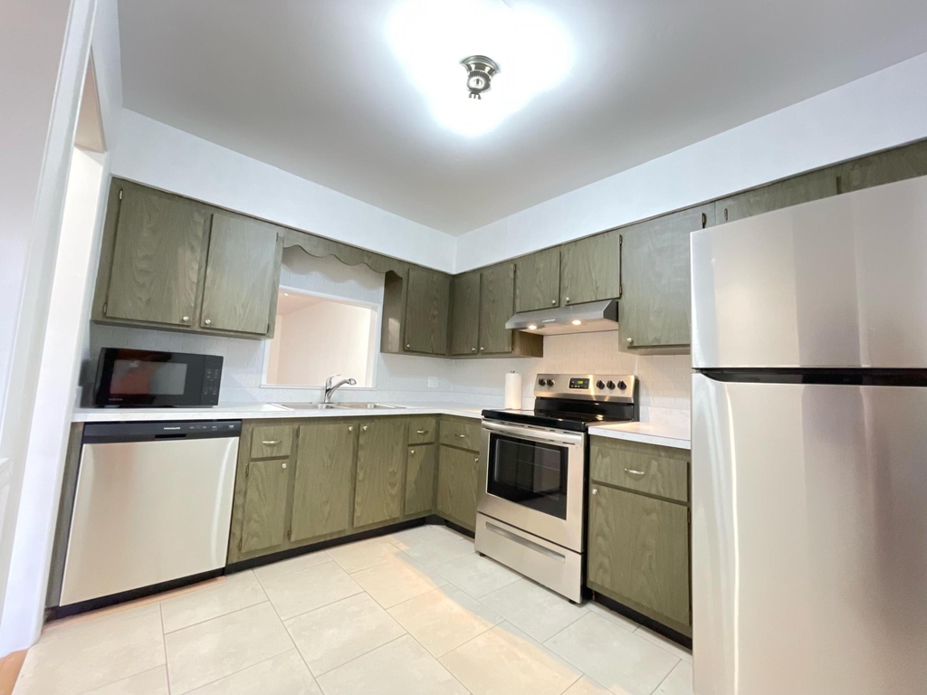 2302 Sunrise Boulevard - Photo 0
